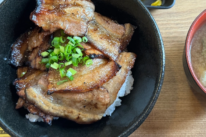 恵水キッチンの豚丼