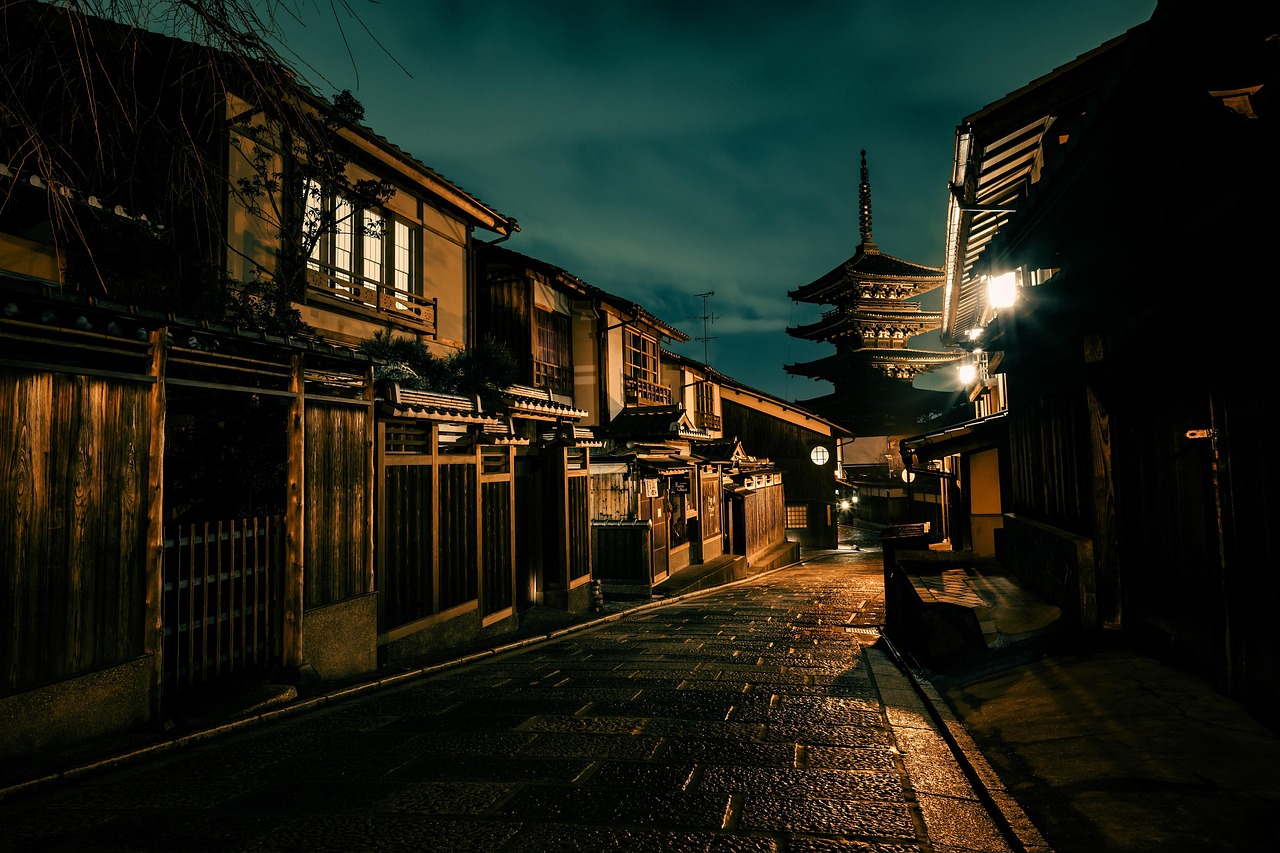 京都の町並みと五重塔