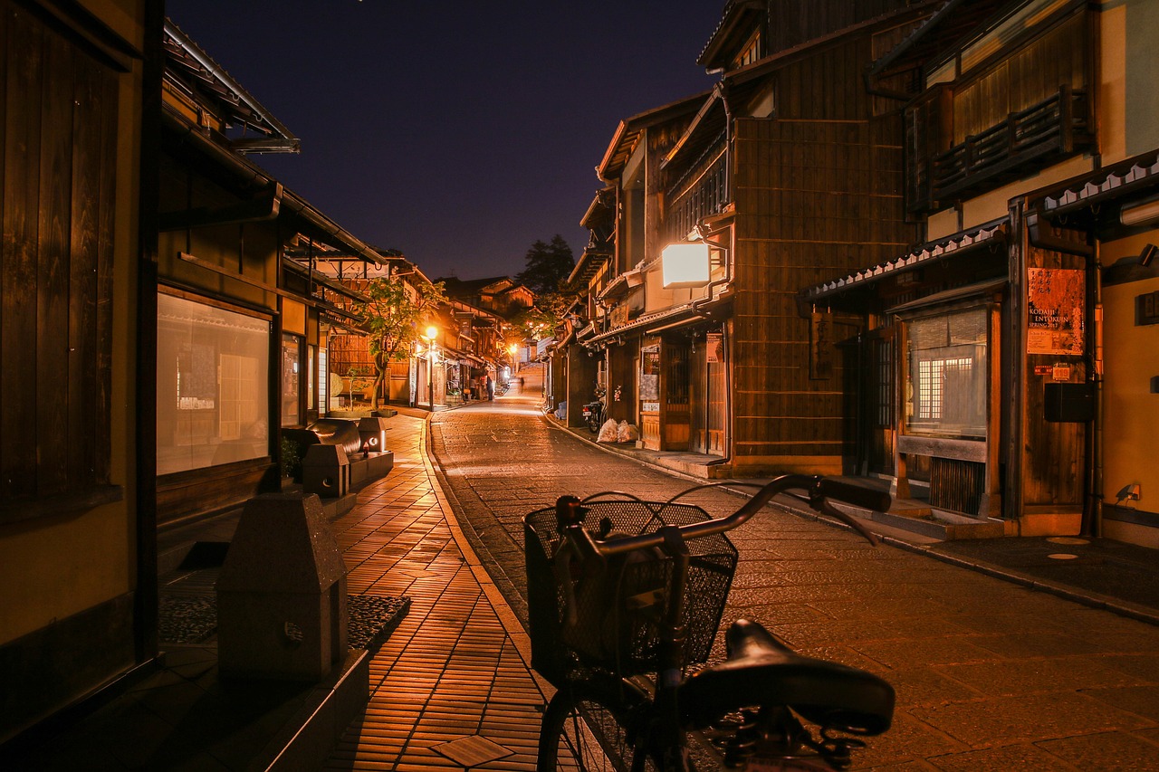 夜の京都の路地