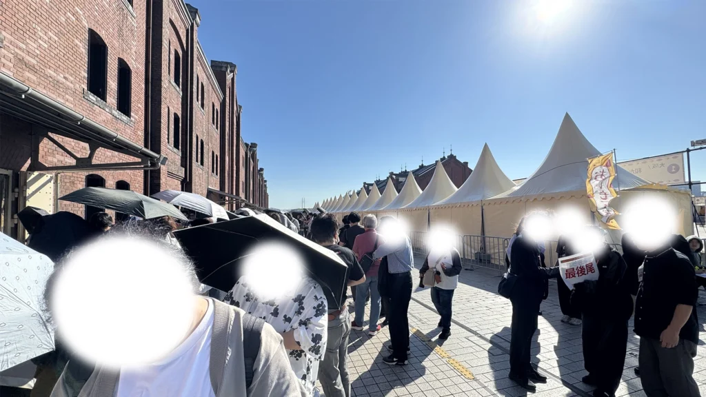 あぶない刑事のPOPUP SHOP整理券配布で並んでいる時の風景1